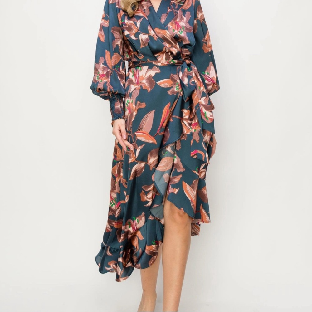 Sale!! NWT Onetheland Wanderlust Satin Wrap Floral Dress S - Picture 4 of 6